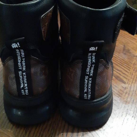 LV shoes - Picture 3 of 3